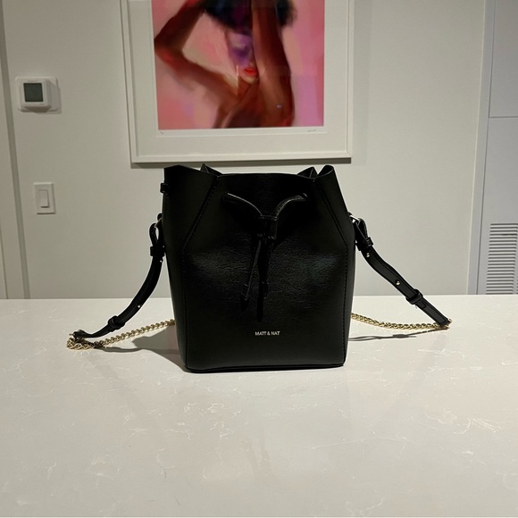 Matt and Nat GRACE VEGAN BUCKET BAG - APPLESKIN™ - Picture 6 of 12